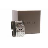 LADY'S GUCCI TWIRL STAINLESS STEEL QUARTZ BANGLE WATCH the round bronze dial lacking numerals,