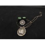 GOOD LOT OF VINTAGE AND MODERN COSTUME JEWELLERY including a silver shield brooch by Ian McCormack