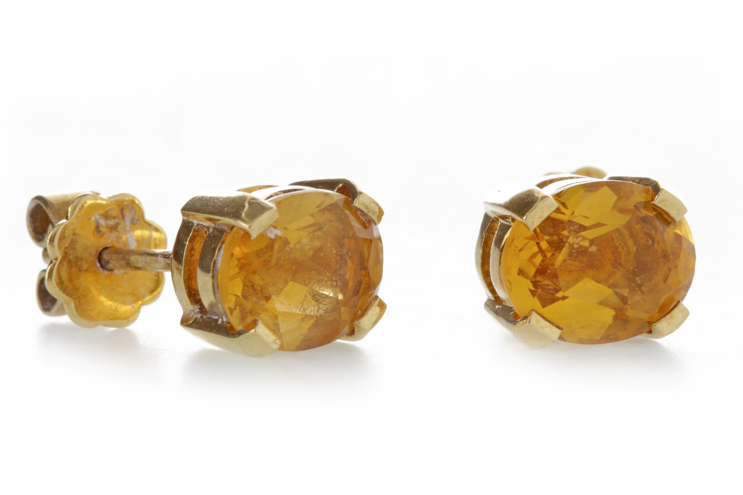 PAIR OF GEM SET STUD EARRINGS each set with an oval stone with orange tone 9.