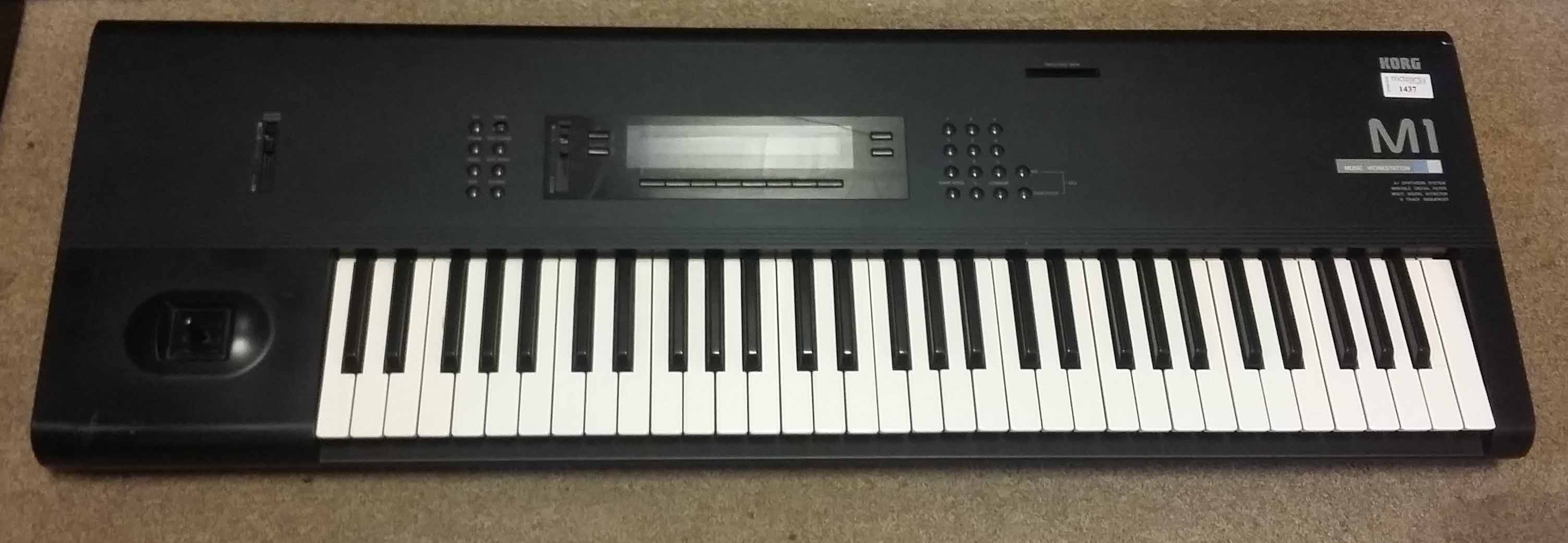 KORG M1 MUSIC WORKSTATION electronic keyboard, multi digital effector, 8 track sequencer,