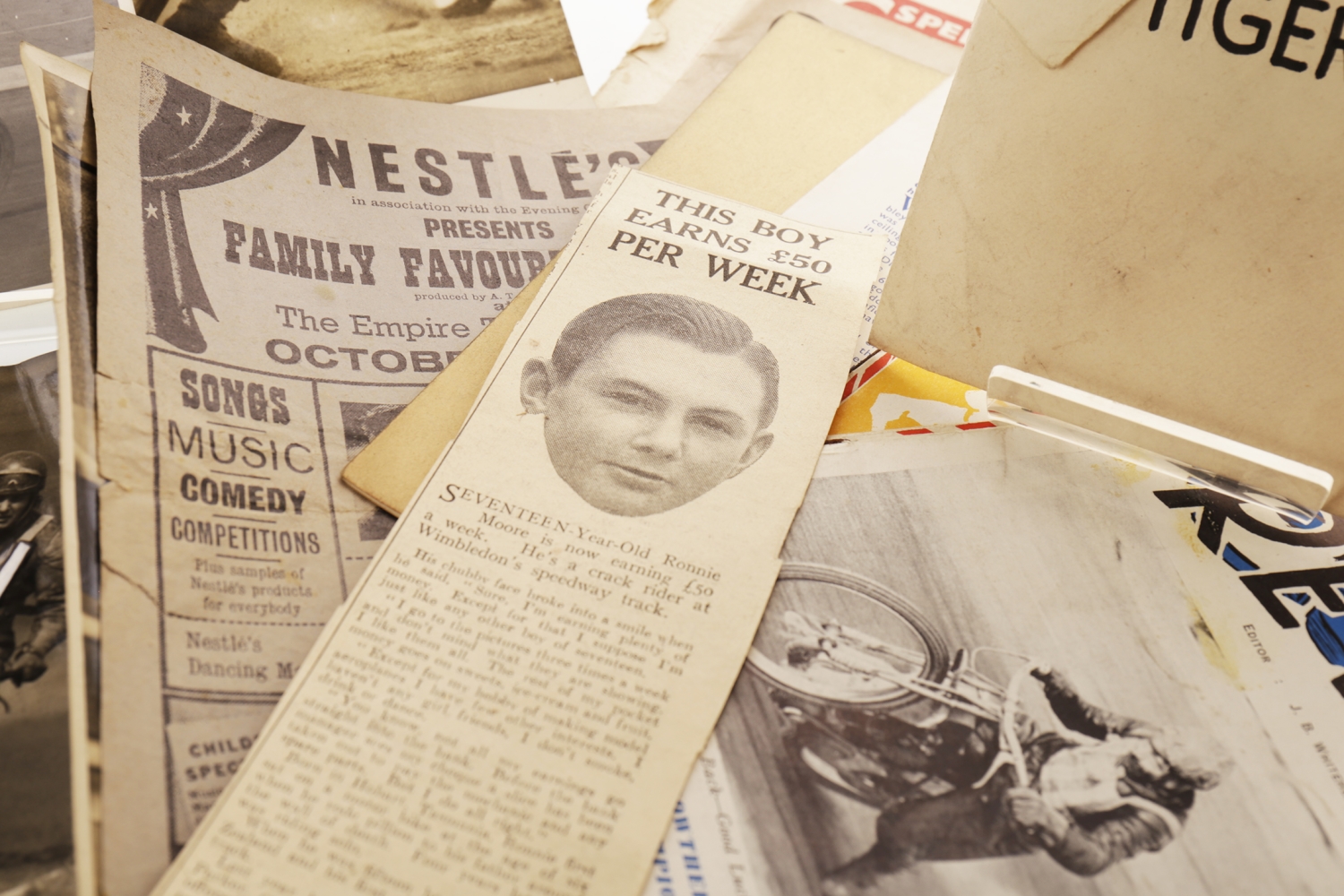 COLLECTION OF GLASGOW TIGERS SPEEDWAY MEMORABILIA comprising a large number of photographs, - Image 5 of 6