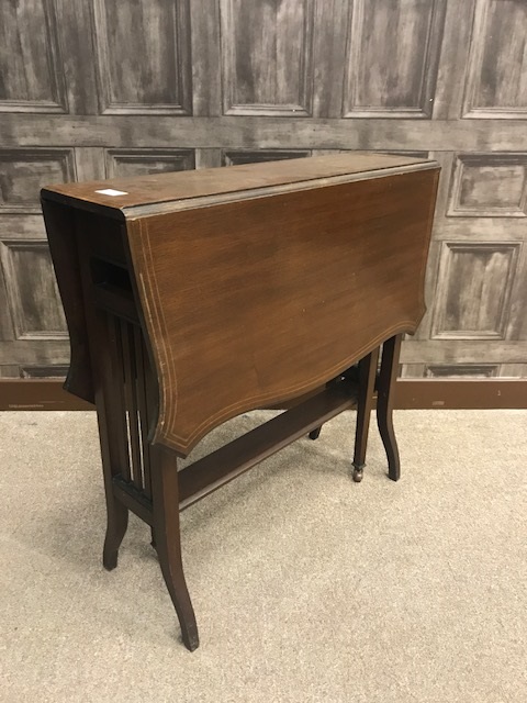 EDWARDIAN MAHOGANY SHERATON REVIVAL SUTHERLAND TEA TABLE with serpentine shaped leaves, - Image 2 of 2