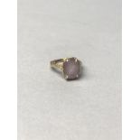 A PURPLE GEM SET RING