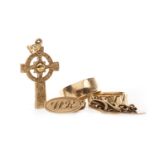 A NINE CARAT GOLD CELTIC CROSS PENDANT