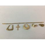 A GROUP OF JEWELLERY FOR SPARES OR REPAIRS