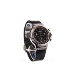 GENTLEMAN'S HUBLOT MDM STAINLESS STEEL WRIST WATCH