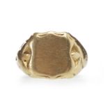 GENTLEMAN'S EIGHTEEN CARAT GOLD SIGNET R