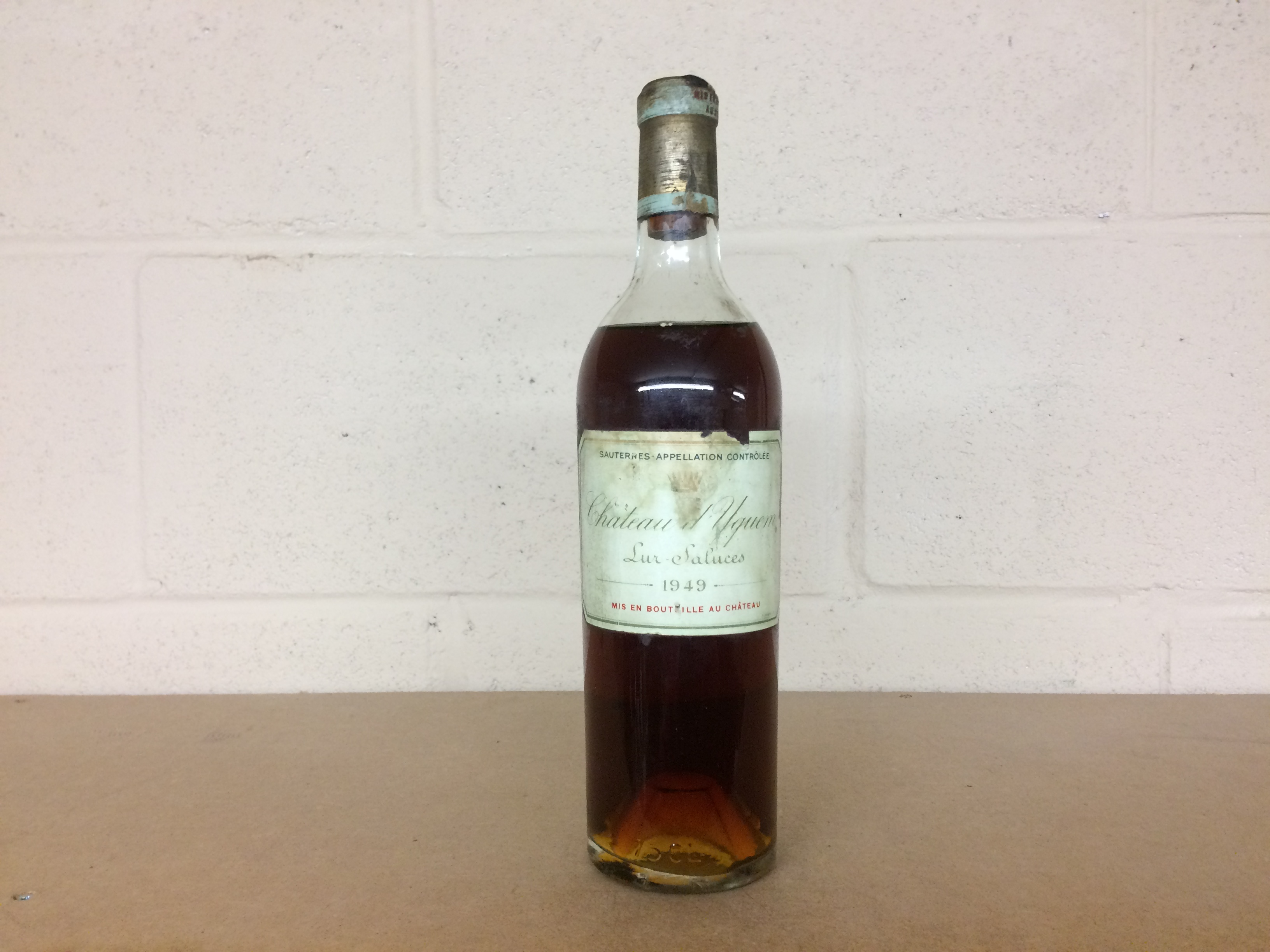 CHATEAU D'YQUEM 1949 A.C. Sauternes, France. 75cl, no strength stated.