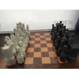 BENEAGLES THISTLE & ROSE MINIATURE WHISKY CHESS COLLECTION Comprising on the full 32 piece ceramic