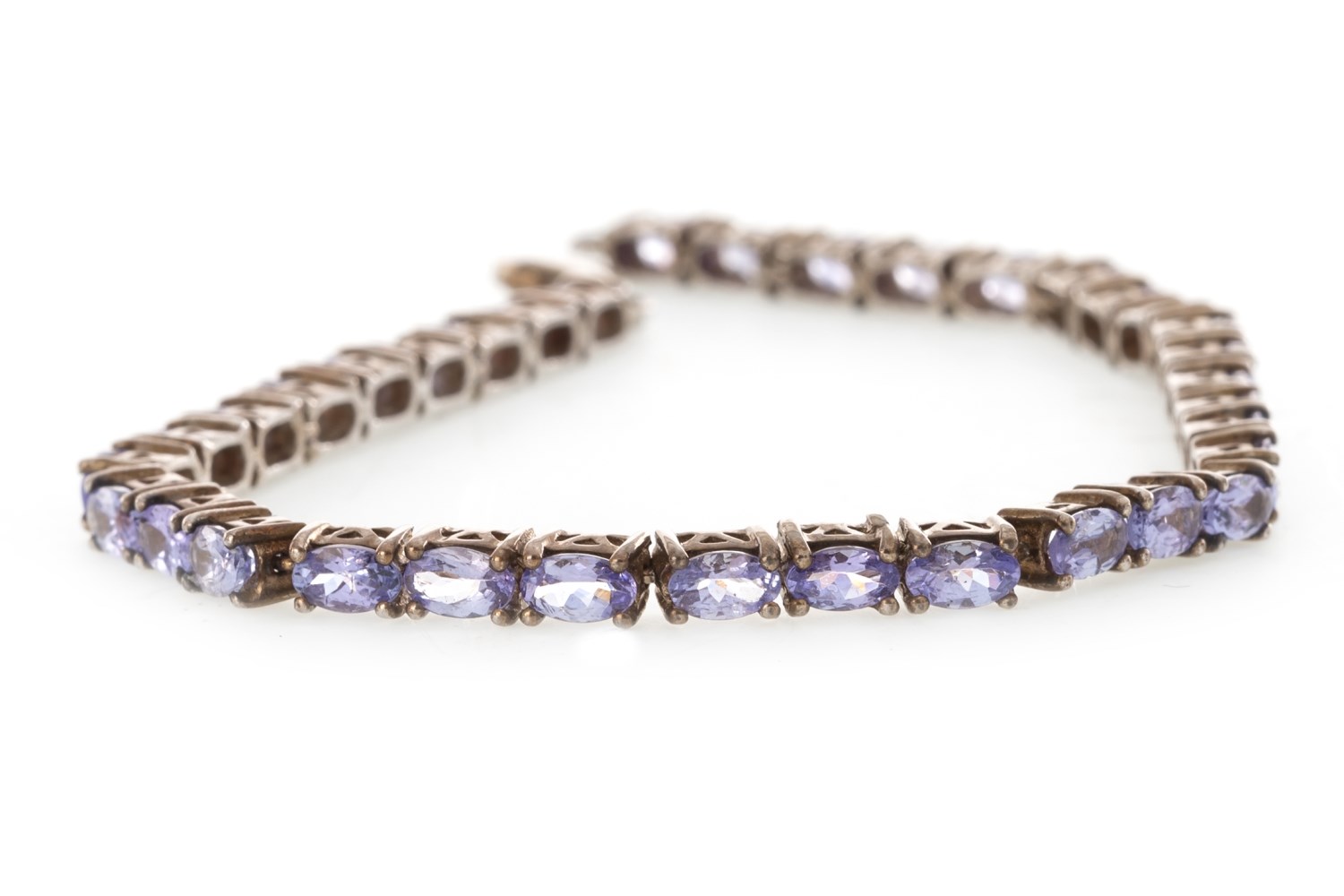 A PURPLE GEM SET BRACELET