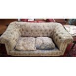 A VICTORIAN STYLE CHESTERFIELD SETTEE,