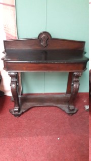 A VICTORIAN WALNUT DRESSING TABLE