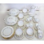 A ROYAL WORCESTER BONE CHINA HARVEST RING PATTERN DINNER SERVICE, TO INCLUDE A PAIR OF VEGETABLE
