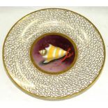 A FLIGHT & BARR PLATE, PAINTED TO THE CENTRE WITH A SEASHELL AND CORAL, GILT VERMICULI BORDER,