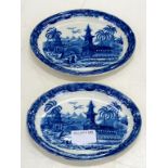 A PAIR OF LEEDS BLUE PRINTED PEARLWARE GREAT WALL OF CHINA PATTERN DISHES OR STANDS, 17.5CM W,