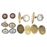 A SET OF FOUR GOLD AND BLUE ENAMEL AND MOTHER OF PEARL 'STITCH' DRESS BUTTONS AND A PAIR OF STUDS,