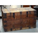 AN IRON BOUND PINE CABIN TRUNK, EARLY 20TH C, ZINC LINED, 99CM W