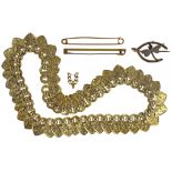 A GOLD BAR BROOCH, A GILT SILVER COLOURED METAL NECKLACE AND THREE OTHER ITEMS