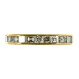 A DIAMOND SQUARE SHAPED RING IN 18CT GOLD, 5G