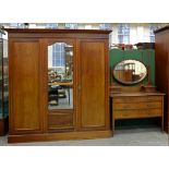 AN EDWARD VII MAHOGANY AND BROKEN LINE INLAID WARDROBE AND DRESSING TABLE EN SUITE, WARDROBE 196CM W