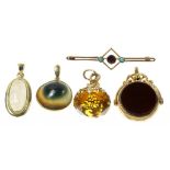 A 9CT GOLD SEAL, SET WITH A CITRINE, A 9CT GOLD, CORNELIAN AND BLOODSTONE SWIVEL SEAL AND THREE