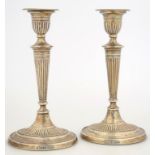 A PAIR OF EDWARD VII SILVER CANDLESTICKS, NOZZLES, 20.5CM H, SHEFFIELD 1901, LOADED