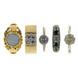 FIVE GOLD RINGS, VARIOUSLY GEM SET, 14.7G