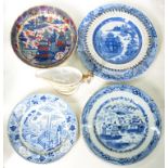 A PAIR OF BLUE PRINTED PEARLWARE PLATES, WITH PIERCED BORDER, 21CM D, C1800, FAULTS, A CLOBBERED