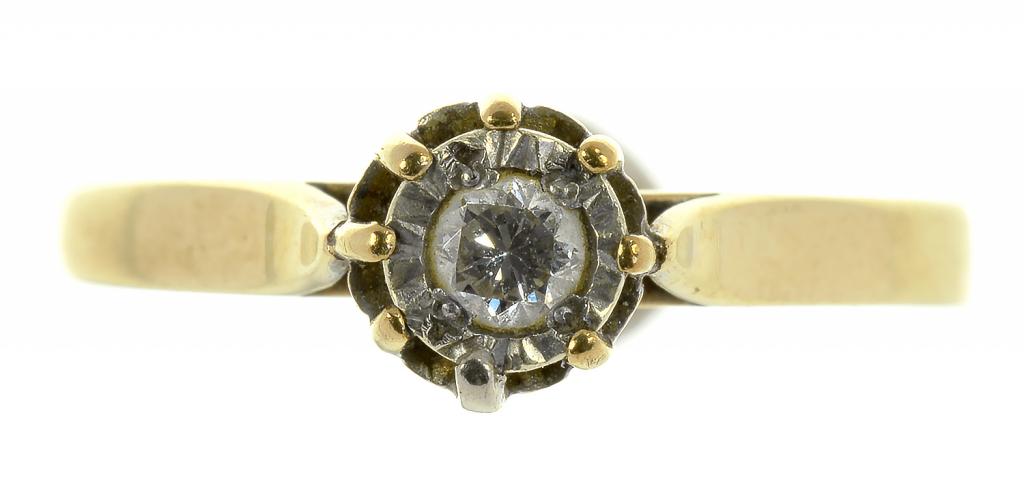 A DIAMOND SOLITAIRE RING, IN 9CT GOLD, 2.1G