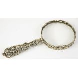 A VICTORIAN SILVER MAGNIFYING GLASS, 21.5CM L, LONDON 1890