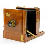 AN ENGLISH MAHOGANY AND BRASS HALF PLATE CAMERA, C1900