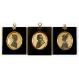 THREE EARLY 19TH C PAINTED SILHOUETTES, BLACK INK AND GILT ON CARD, 8.5 X 7CM AND CIRCA, PAPIER