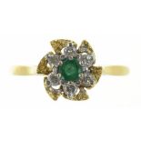 AN EMERALD AND DIAMOND CLUSTER RING IN 18CT GOLD, 3.4G