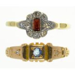 A RED STONE AND DIAMOND CLUSTER RING IN GOLD, MARKED 18CT AND A VICTORIAN SAPPHIRE RING IN 18CT