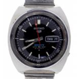 A SEIKO SPORTS STAINLESS STEEL GENTLEMAN'S WRISTWATCH