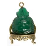 A CARVED CHRYSOPRASE AND 9CT GOLD BUDAI PENDANT, LONDON 1968, 6.9G