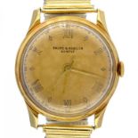 A BAUME & MERCIER 18CT GOLD GENTLEMAN'S WRISTWATCH, ON A PLATED BRACELET