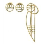A SCOTTISH 9CT GOLD 'RENNIE MACKINTOSH COLLECTION' OPENWORK BROOCH AND PAIR OF EARRINGS EN SUITE,