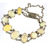 A SILVER BRACELET SET WITH ROUND AND OVAL OPALS, 17G