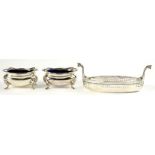 A SCOTTISH GEORGE V PIERCED SILVER VIKING LONGSHIP SHAPED BUTTER DISH WITH GLASS LINER, 14CM L,