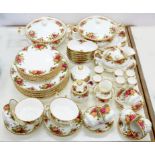 A ROYAL ALBERT OLD COUNTRY ROSES PATTERN DINNER SERVICE