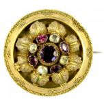 A VICTORIAN FOILED GARNET, CHRYSOLITE AND GOLD BROOCH, 14.7G