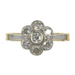 A DIAMOND CLUSTER RING IN 18CT GOLD, 2.5G