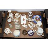 A QUANTITY OF ROYAL ALBERT OLD COUNTRY ROSES PATTERN TRINKET WARE AND SIMILAR CABINET ORNAMENTS,