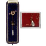 A VICTORIAN STICK PIN WITH GEM SET GOLD CRESCENT AND BATON TERMINAL, MARKED 15CT, MOROCCO CASE AND A