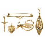 AN OPAL BROOCH IN GOLD, MARKED 10CT, A CULTURED PEARL BAR BROOCH IN 9CT GOLD, A VICTORIAN GOLD AND