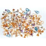 VARIOUS 9CT AND 14CT GOLD GEM SET EARRINGS AND PENDANTS, 45G