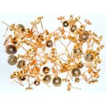 A QUANTITY OF 9CT GOLD EAR STUDS, 21G