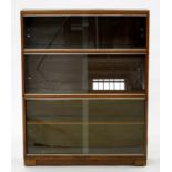 AN OAK THREE TIER SECTIONAL BOOKCASE, WITH SLIDING PLATE GLASS DOORS, 89CM W