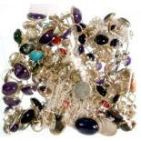 A QUANTITY OF CABOCHON SET EAR STUDS AND PENDANTS, 93G